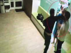 Суд заключил под стражу разбушевавшегося отца новорожденного ребенка, избившего медиков в перинатальном центре (ВИДЕО)