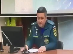 Появилось скандальное видео главного МЧСника Волгоградской области с жуткими пожеланиями своим подчиненным заболеть раком - из-за жалобы на него (ВИДЕО)