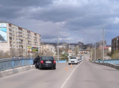 В Камышине водитель в приступе эпилепсии врезался в железобетонный бордюр на мосту