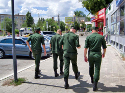 В Камышине «предприимчивый» юрист выманил полмиллиона у супруги участника СВО за фейковую помощь в получении бойцом отпуска