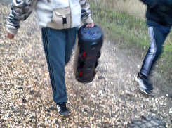 В Камышине подростки таскают «музыкальную бандурину», от грохота из нее люди вздрагивают, - камышанин