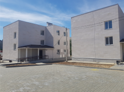 Инспекция Госстройнадзора придирчиво осмотрела дома-новостройки для сирот в Камышинском районе