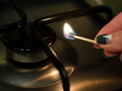 В Камышине газовики, ничего не объясняя людям, не называя сроков включения, перекрывают в квартирах газ