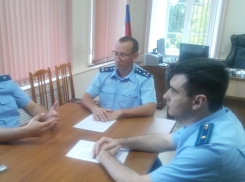 Камышинская городская прокуратура констатирует нарушения полицией сроков при расследовании уголовных дел и незаконное их прекращение