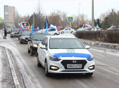 В Камышине в честь Сталинградской победы прошел автопробег