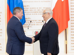 Экс-мэра Камышина Льва Алферова наградили за возрождение храма в Волгограде