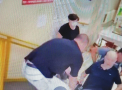 Следственный отдел по Камышину ведет проверку ситуации с безногим инвалидом, который «не вписался» с коляской в пандус в горбольнице №1