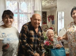 Его руки знают цену хлебу: в глубинке Камышинского района односельчане пришли с душой поздравить ветерана с 90-летием