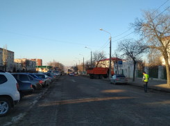 В Камышине таинственный подрядчик вывозит старый асфальт с улицы Терешковой