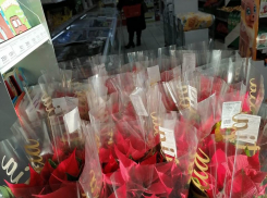 В Камышине на прилавках сетевиков массово расцвела «рождественская звезда»