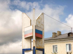 Надо бы и стелу с ржавчиной ко дню рождения Маресьева обновить, - камышанка