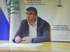 В Камышине чиновник, курирующий ЖКХ, обсудил с подконтрольной газетой на старте отопительного сезона... солнечные батареи и ветряки