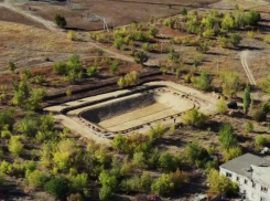 Гигантский пруд построил волгоградский миллиардер  недалеко от трассы Камышин - Волгоград