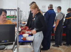 Студентов Камышинского технологического института позвали на обеды по соседству - в ООО «Камышинский текстиль»