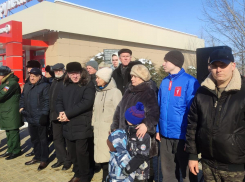 Камышане 1 марта принесли цветы и свое благодарное сердце к памятнику Герою России, нашему земляку Александру Колгатину