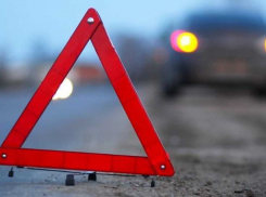 На федеральной трассе водитель нефтевоза врезался в грузовик и скончался на месте