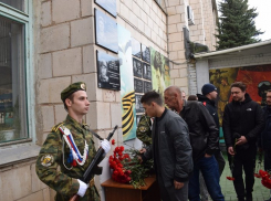 В память о выпускниках Камышинского политехнического колледжа открыли мемориальные доски