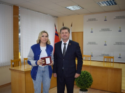 Пресс-служба Станислава Зинченко почему-то не стала озвучивать имена камышан, награжденных Памятными знаками губернатора