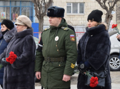 В Камышине почтили память Героя России Александра Колгатина и ушедших в бессмертие 1 марта псковских десантников (ВИДЕО)