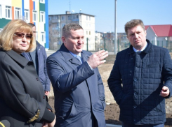 Порцию критики от губернатора получили власти Камышина  за долгую раскачку с новым детсадом