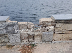 Пользователи показали в соцсетях, как в Камышине разваливается центральная набережная