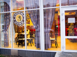 В Камышине зажигаются веселые гирлянды, но денег на празднование Нового года у многих нет