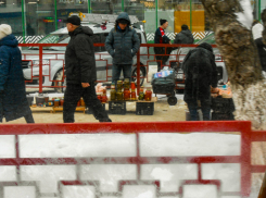 Камышане устроили распродажу закаток на стихийном рынке на улице Ленина - его судьбу в администрации Станислава Зинченко обещают все же решить