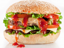 Покупатель фаст-фуда рассвирепел из-за котлеты на булке и... вынул пистолет