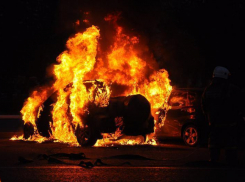 В Госстанции Камышинского района сгорел «Форд фокус»