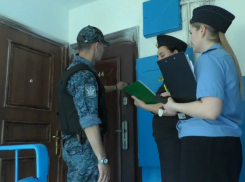 В Камышине к владелице квартиры, задолжавшей за «коммуналку» 57 тысяч, нагрянули судебные приставы