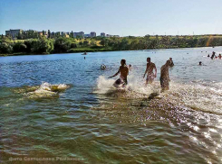 Температура воды в Камышинке превысила 18 градусов, и камышане открыли купальный сезон