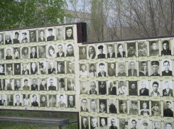 В Камышине в парке Победы обновили фотографии героев Великой Отечественной войны