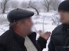 Группа негодяев промышляла вырубкой дубов, ясеней и верб на дрова - за взятки «начальнику леса»