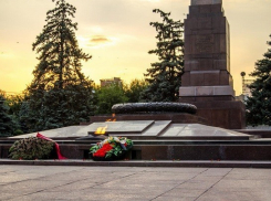 Турист подогрел воду на Вечном огне и загремел к  психиатру, - «Блокнот Волгограда»