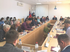 Декларационный «стриптиз»-2021: Камышинская городская дума наполовину состоит из миллионеров