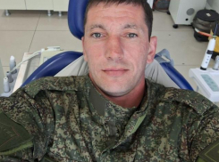 Погибшего в СВО Александра Мельника проводят в последний путь в Камышине родные и друзья