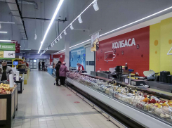 Сеть «Магнит» объявила, что будет раздавать продукты с истекающим сроком годности бедным 