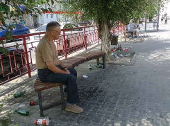 Почему в выходные в Камышине перестают убирать центральную улицу Ленина, и она превращается в помойку? - камышанка