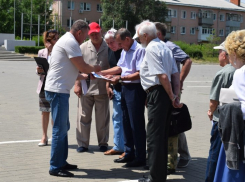 Презентовать общественности эскиз новой стелы на главной площади Камышина городская администрация отправила главного архитектора Дмитрия Вайриха