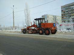 В Камышине службы благоустройства приступили к уборке снега