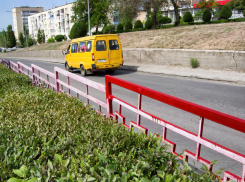 Почему в Камышине покрасили турникет только у маресьевского самолета, а дальше он облезлый? - камышанка