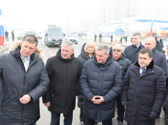 В Волгоград приехал замминистра, они с губернатором открыли новую дорогу