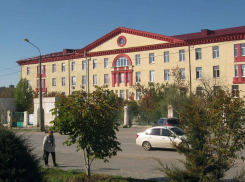 Прокуратура выяснила, что в ЦГБ Камышина незаконно «экономили» на специальных социальных выплатах медсестрам и лаборантам