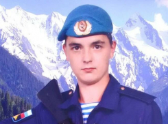 На похоронах десантника из Волгоградской области Никиты Душутина, погибшего в спецоперации, плакали даже взрослые мужики