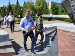 Станислав Зинченко возложил цветы к мемориалам в Камышине 22 июня