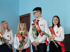 «Сегодня для моей дочери прозвенел последний звонок, я горжусь ею», - поздравление выпускнице школы №5 Алисе Шипиловой