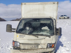 На московской трассе в Волгоградской области молодой водитель снес автомобиль 71-летней пенсионерки