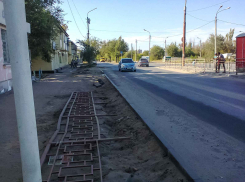 Администрация Камышина сообщила, сколько метров теплотрассы она заменила за два месяца работы на перекрытой улице Текстильной