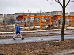 В Камышине в парке Текстильщиков, который ускоренными темпами готовят к сдаче, установили еще две новых конструкции