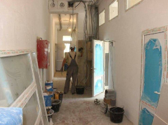 Администрация Камышина показала, как идет ремонт детской поликлиники №1 на улице Пролетарской